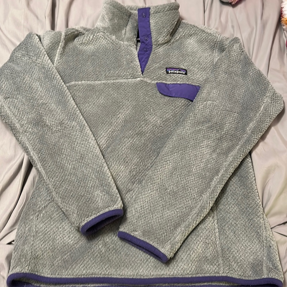 Patagonia women’s pullover. Size small.